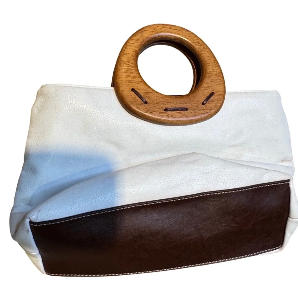 Relic White Pebbled Faux Leather Handbag Brown‎ Wood Ring Handle Vintage Style